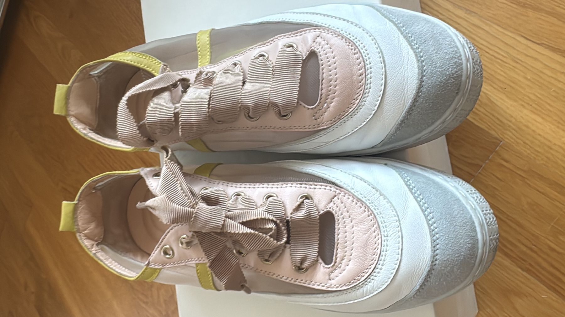 AGL Damenschuhe: AGL Sneakers Gr. 39 – Gebraucht aus Zürich von froschchen79