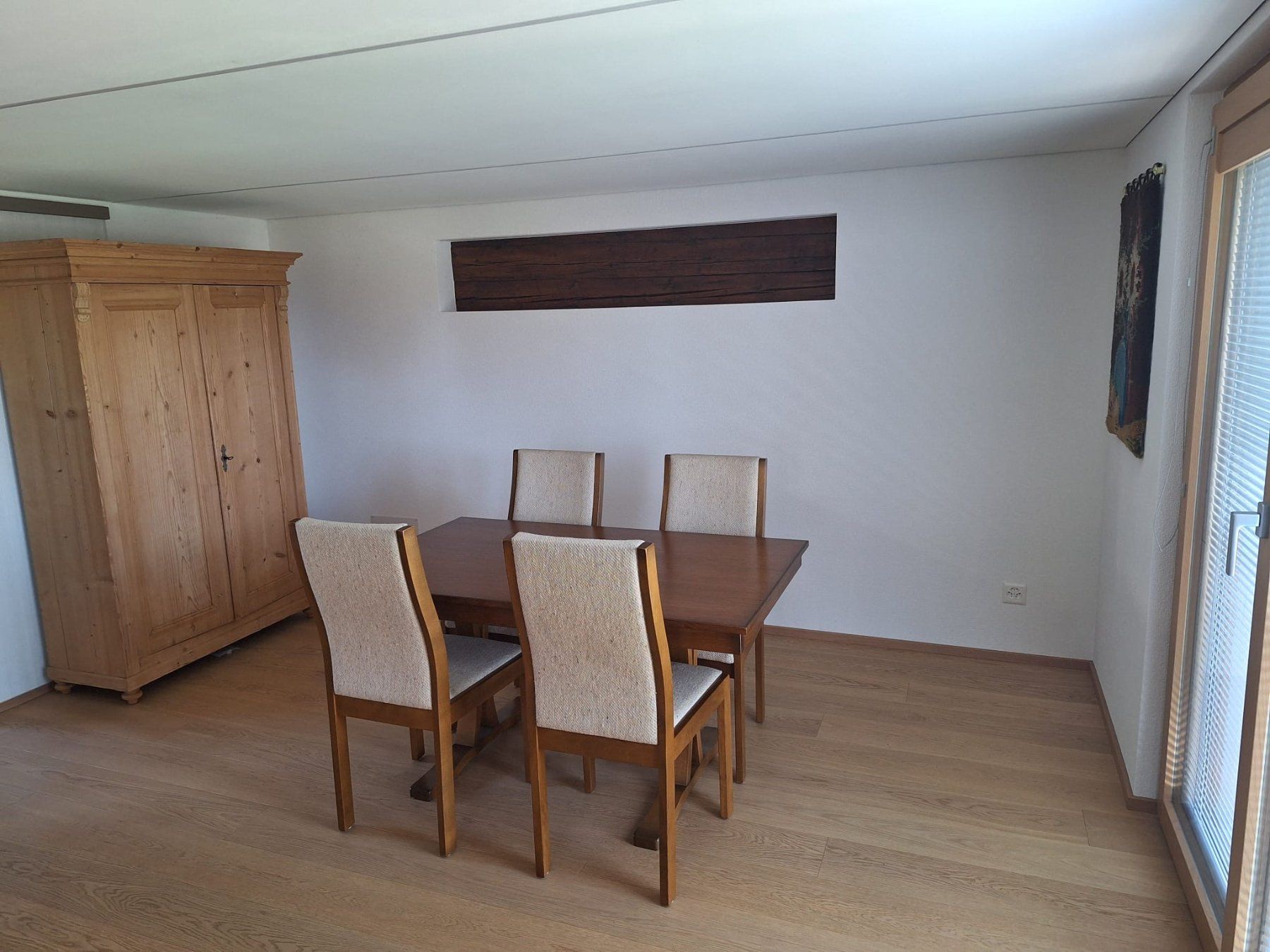 Set di tavolo e panche: Esstisch mit 4 Stühlen, Holz – Usato da Montlingen venduto da Giardini13 1