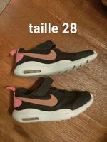 Nike air max enfant taille 28 très bon état 
