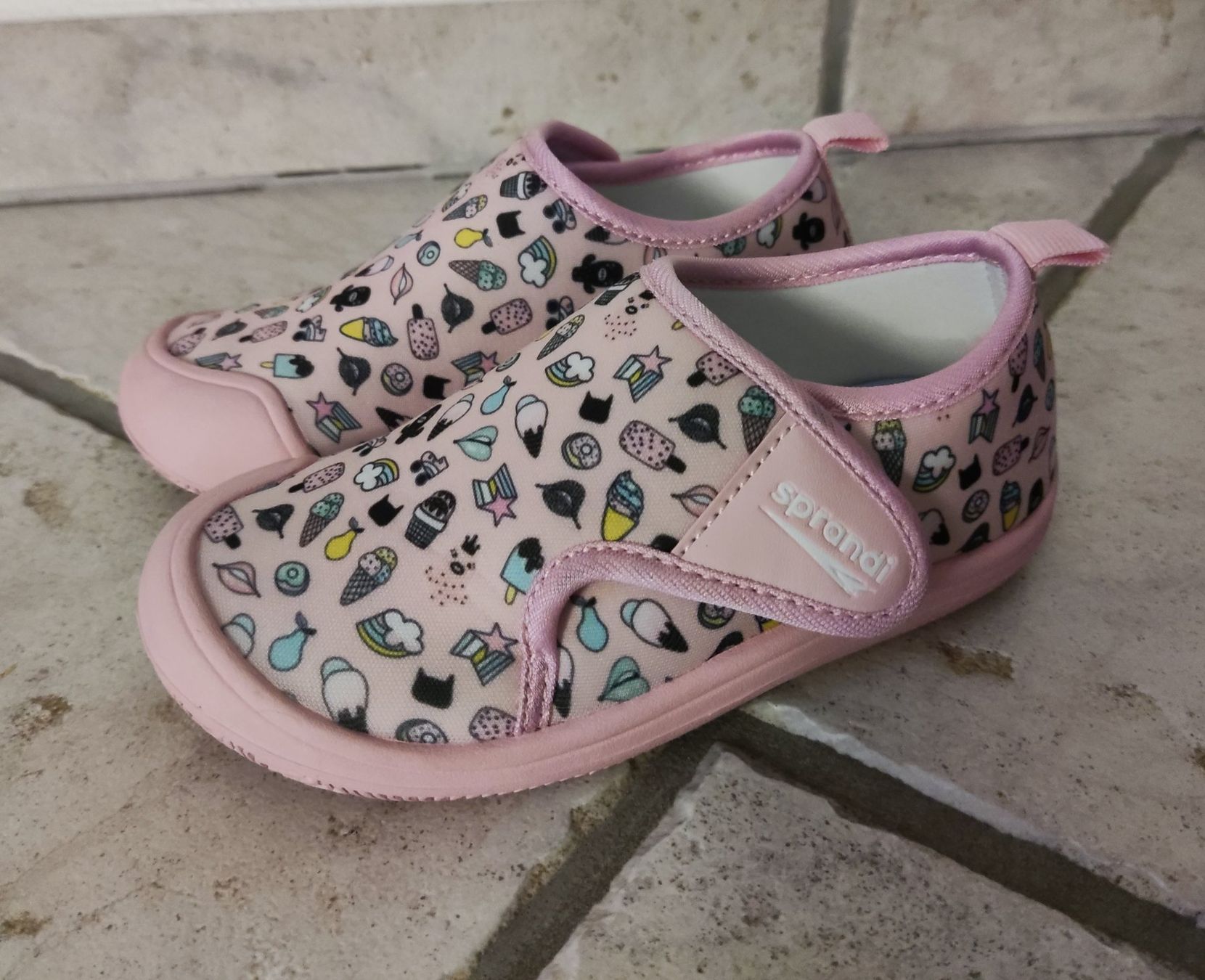 Scarpe per ragazze: Mädchen Hausschuhe Grösse 28 – Usato da Chur venduto da Rodanisa 1