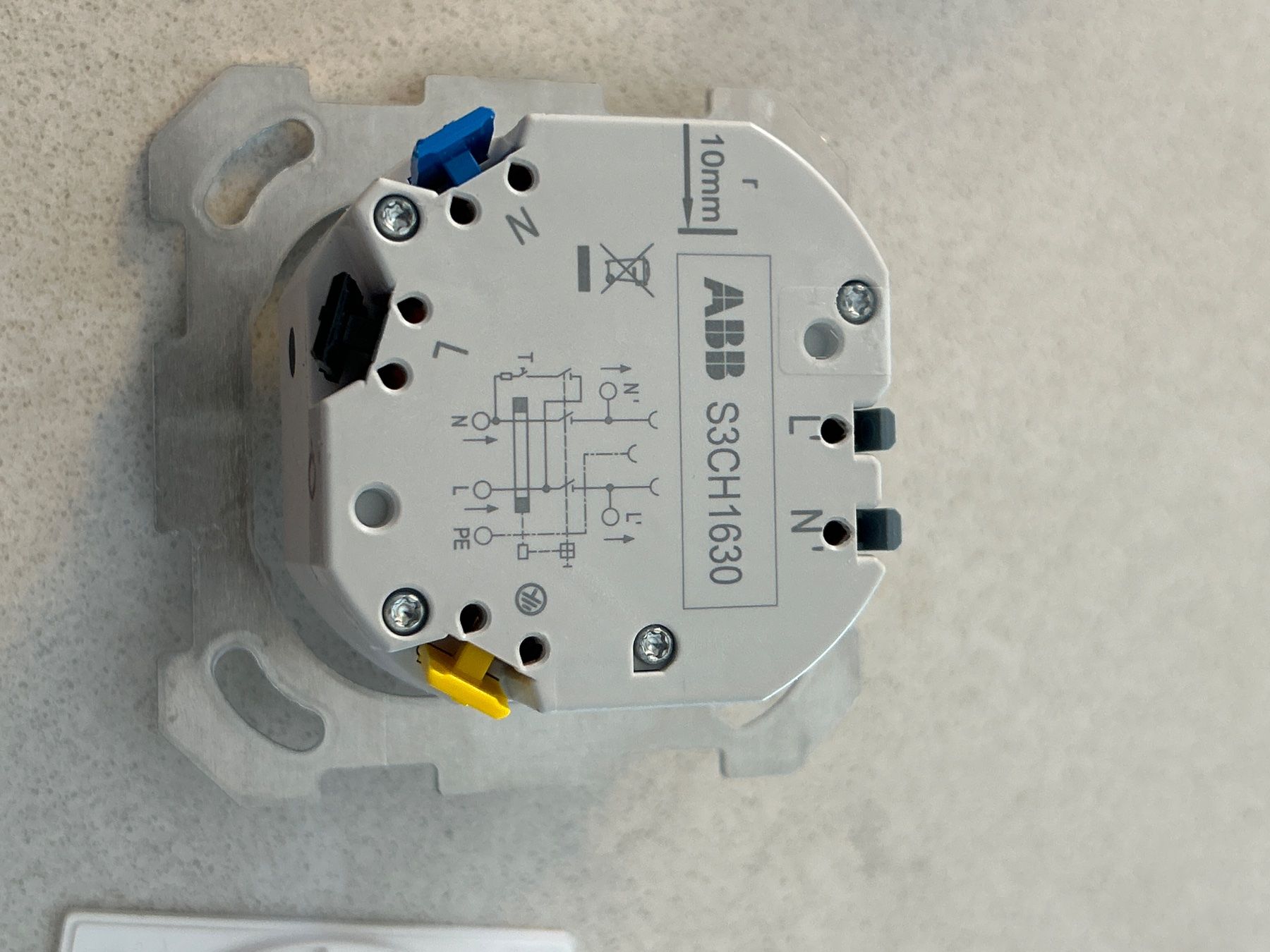 ABB Stecker: Feller UP T13 mit FI Schutz – Gebraucht aus zürich von pauloreal 3