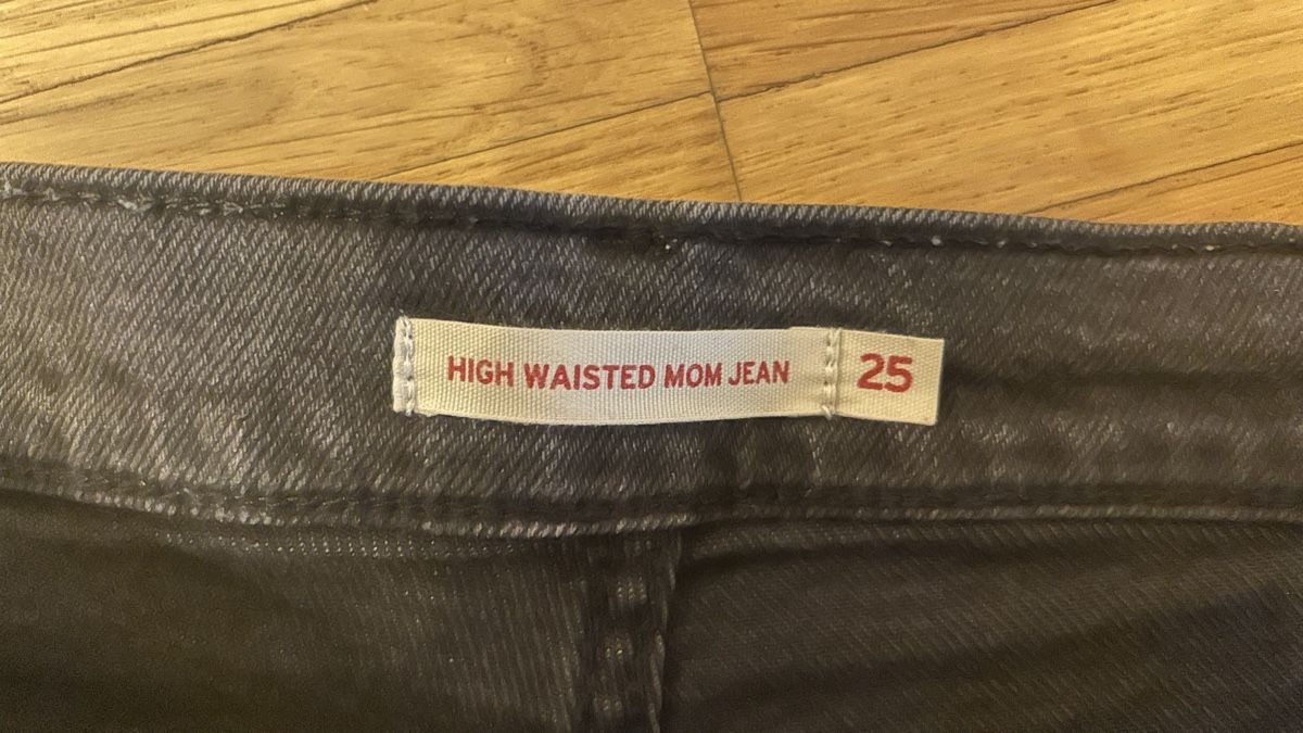 Levi's Jeans: Levis High Waisted Mom Jeans  – Gebraucht aus Sissach von rah_fzp8 1