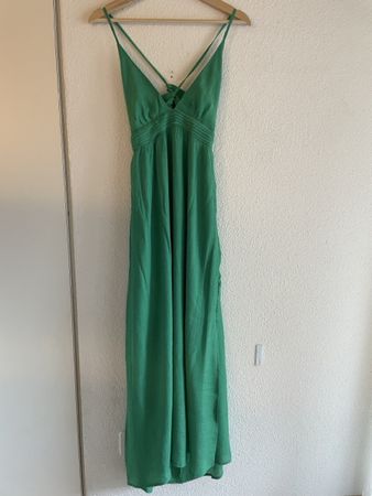Grünes Sommerkleid mit Rückenausschnitt, Gr. S