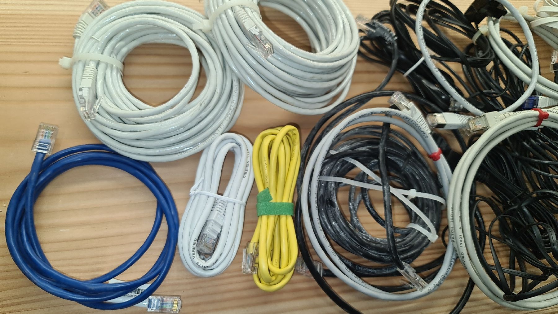 Câbles: Diverse Patchkabel RJ45 RJ11 T+T – D'occasion à Neunkirch par MaElekt 1