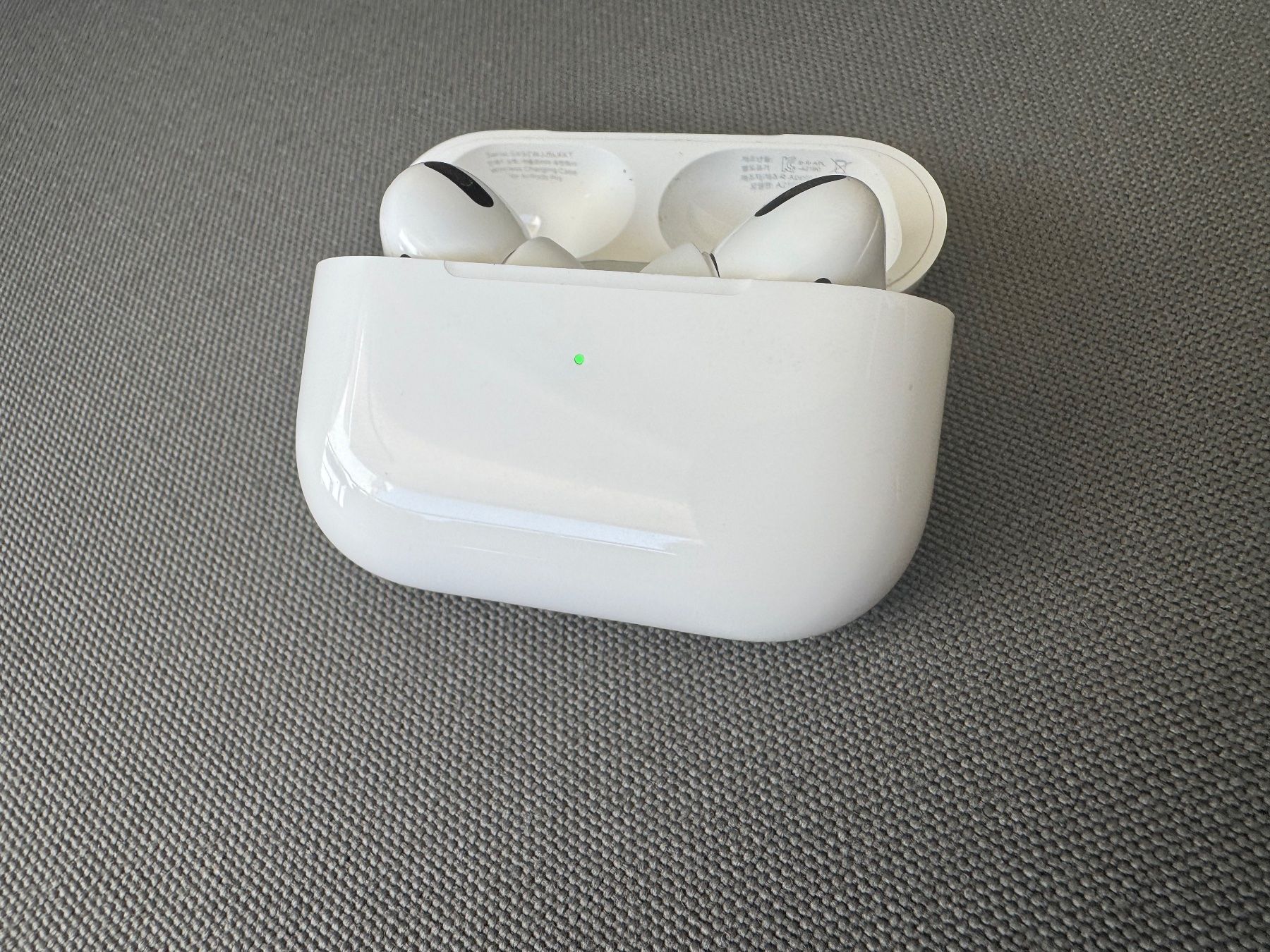 Apple Cuffie: Apple AirPods Pro – Usato da Lausanne venduto da Denis- 5