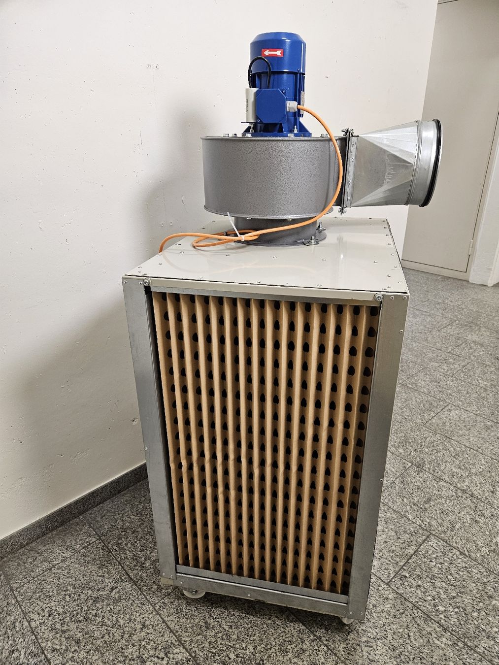 Purificatori d'aria: Absaugwand, Spritzwand Absauganlagen bis 2500m3/h – Usato da Regensdorf venduto da Zem003 2
