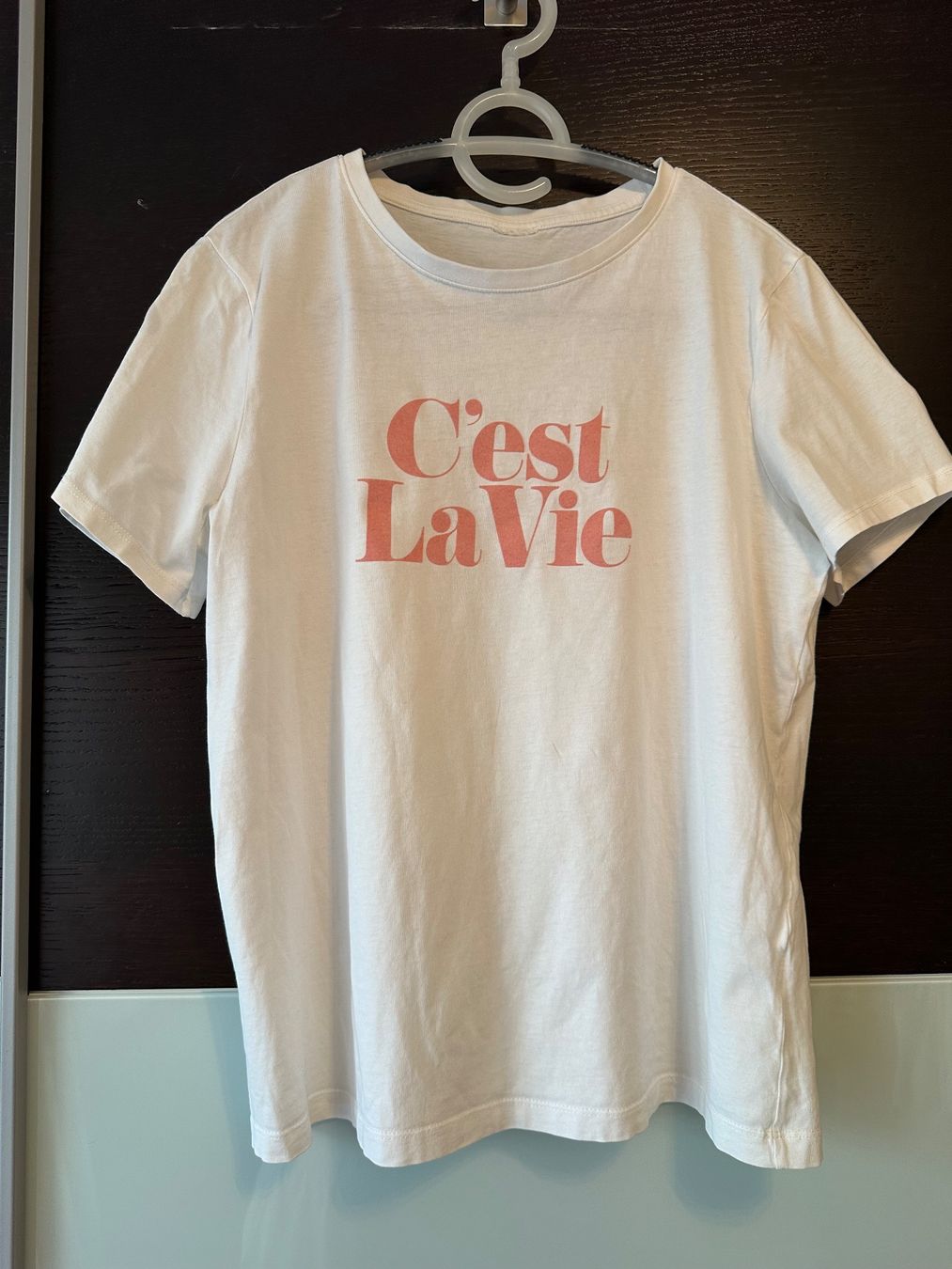 Zara T-shirt: 2 T-Shirts weiss Gr. 40 mit Print – Usato da Altendorf venduto da Eastwick4 1