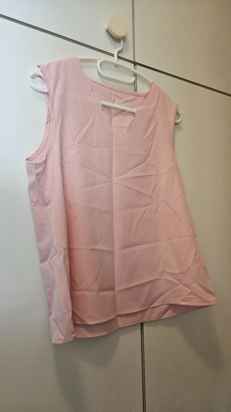 Top: Top canotta rosa chiaro tg.M poliestere – Usato da Melano venduto da H-Sara