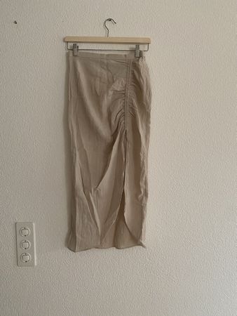 H&M Rock beige mit Schlitz Grösse 36