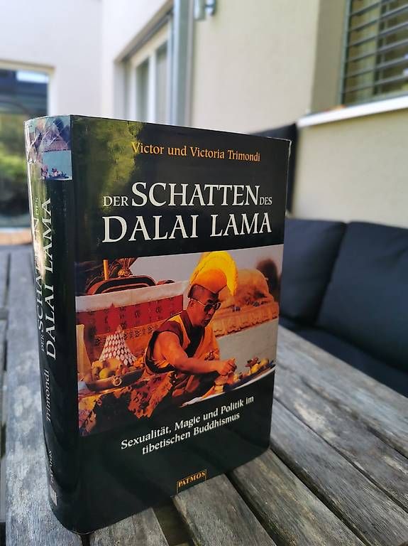 Bücher: Der Schatten des Dalai Lama – Gebraucht aus Ermatingen von Irem77
