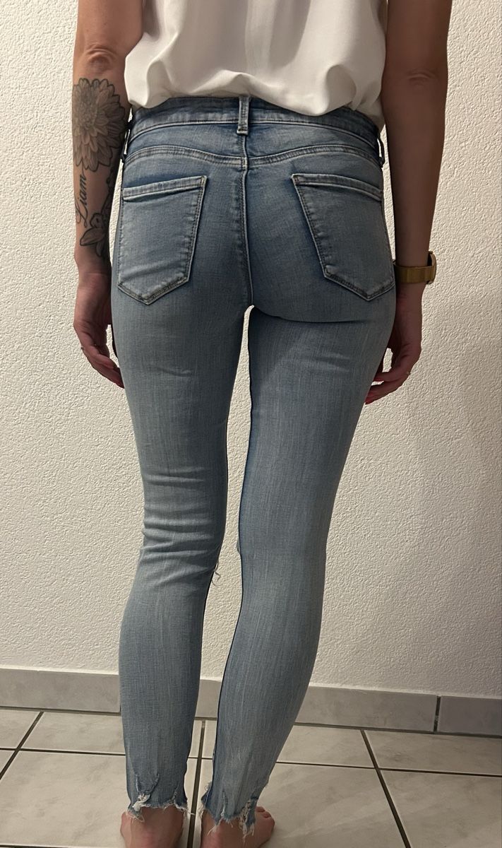 Tally Weijl Jeans: Jeans à trou – Gebraucht aus Malleray von Keimy32 1