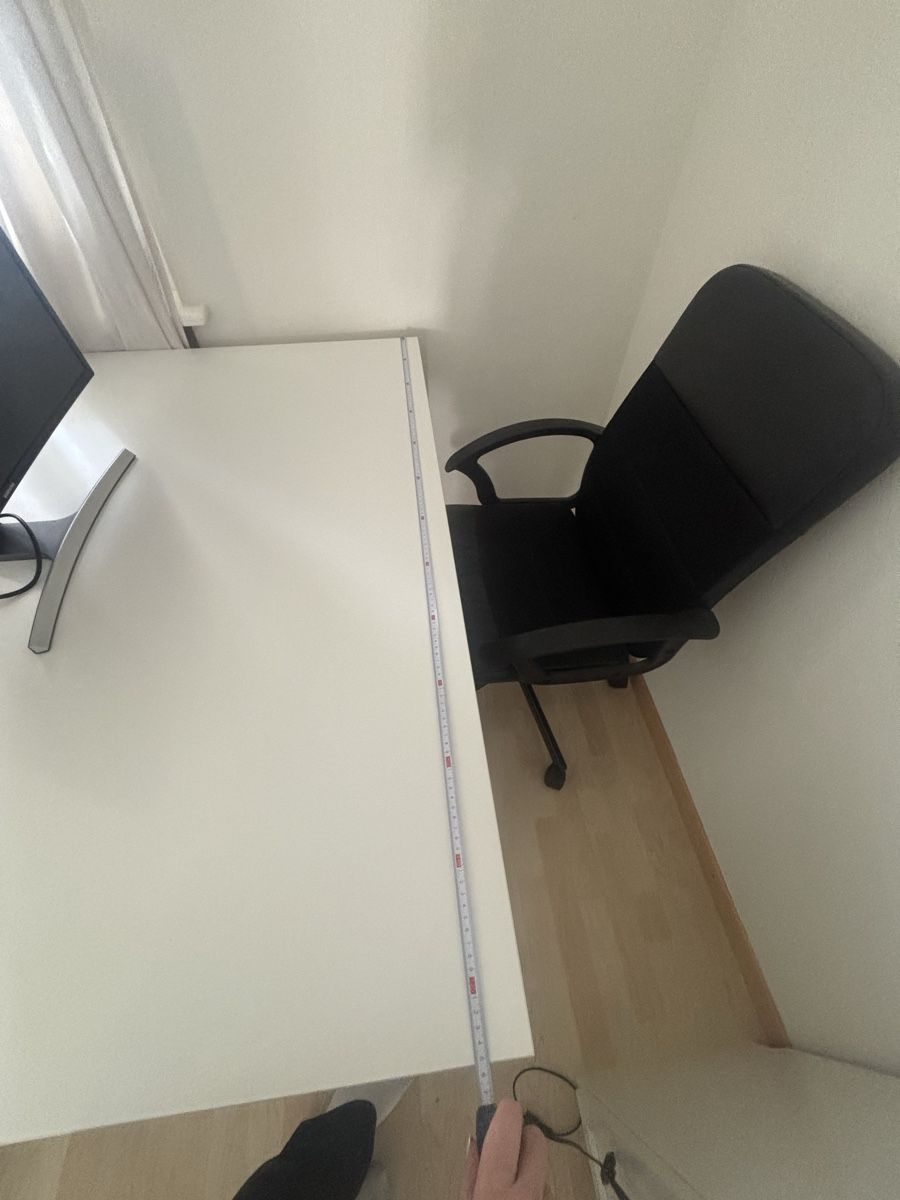 Ikea Tables: VIHALS Table Ikea – D'occasion à Neuhausen par george.hatton 7