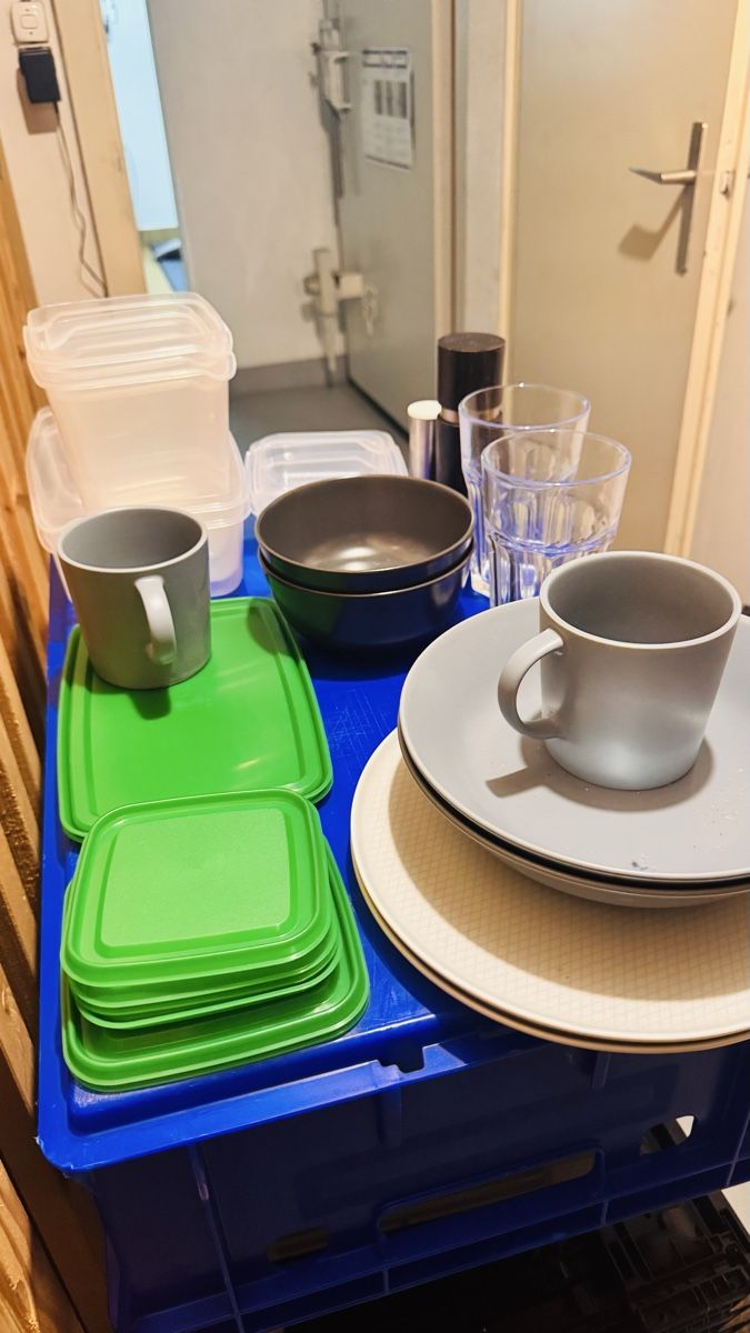Ikea Set di piatti: Set aus Geschirr und Tupperwear – Nuovo (secondo la descrizione) da Uster venduto da Guruvalverde