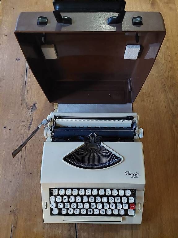 Macchine da scrivere: Machine à écrire Gracia de Luxe  – Usato da Vernier venduto da mimi1963 1