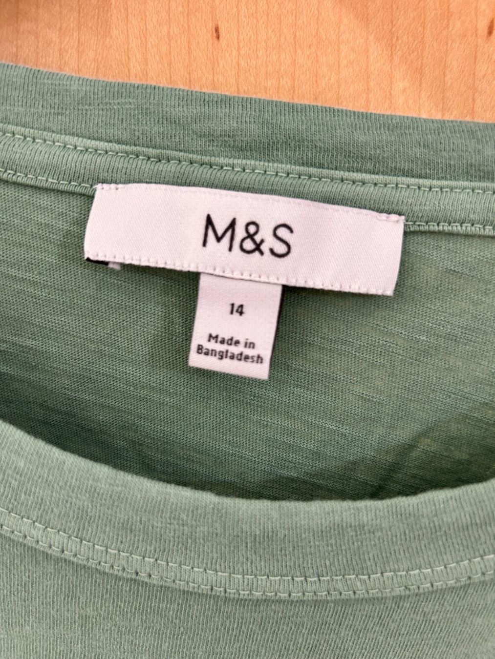 Lotti di vestiti: M&S T shirts New EU42 – Nuovo (secondo la descrizione) da Itingen venduto da bra_c7hw 1