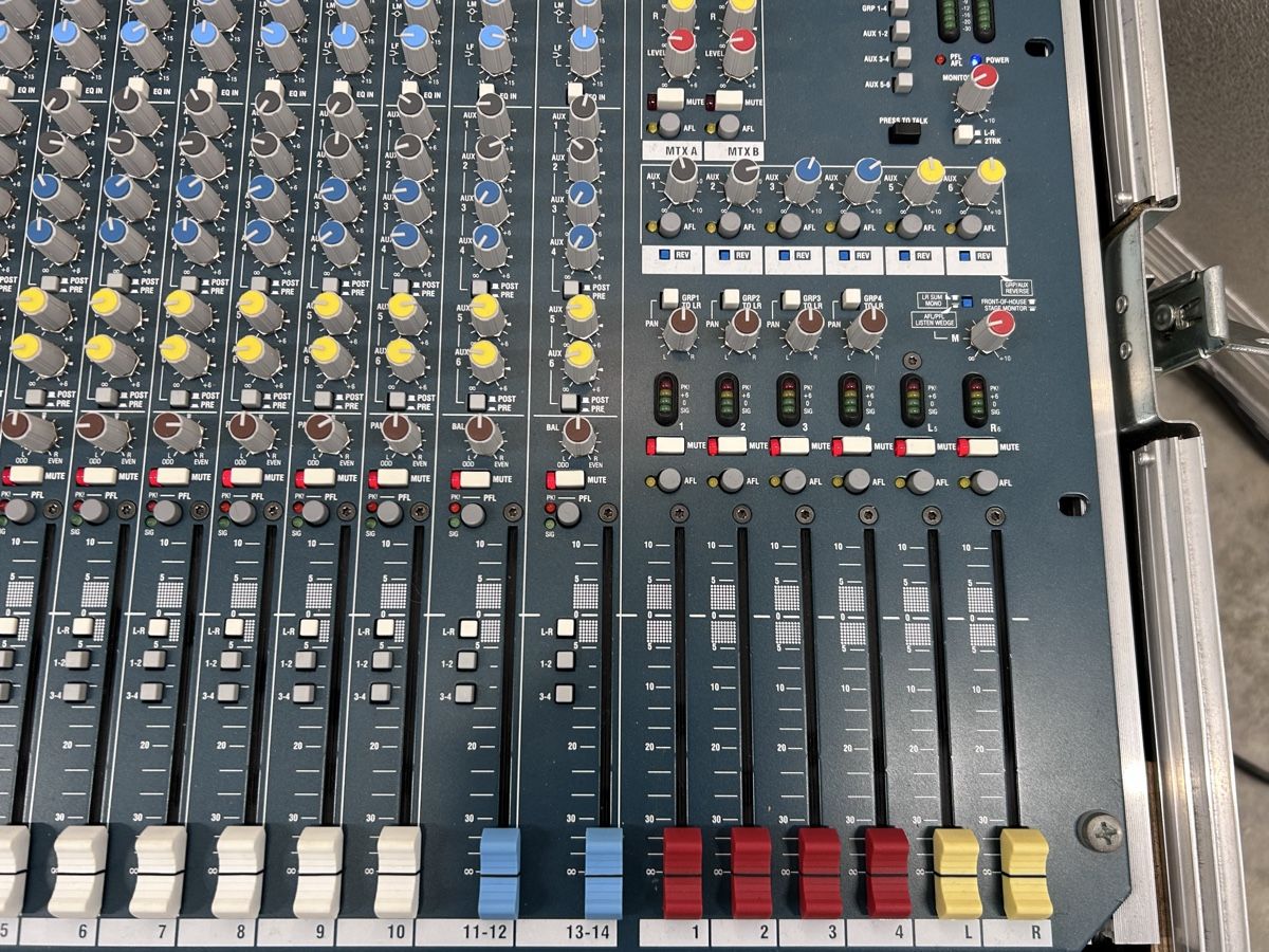 Allen & Heath Console di mixaggio: Allen & Heath MixWizard WZ3 14:4:2 inkl. Flightcase – Usato da Zürich venduto da Tanja0000 3