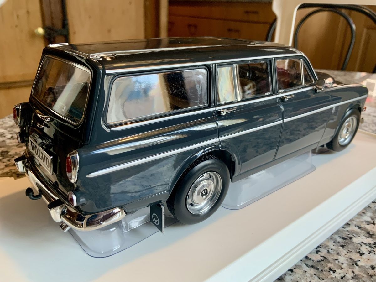 Volvo Modellini d'auto: VOLVO AMAZON KOMBI 1966 GRAU MASSSTAB 1:18  – Nuovo e nell'imballaggio originale da Erlenbach i. S. venduto da MB-Next-Level 8