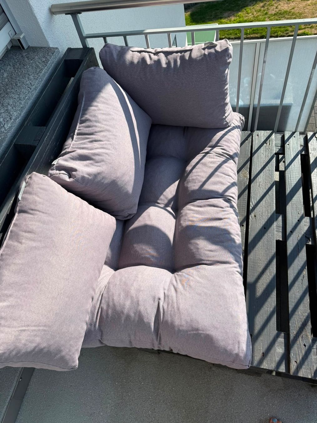 Liegen & Liegestühle: Schwarze Paletten-Lounge – Gebraucht aus Schindellegi von _Chiara_97 2