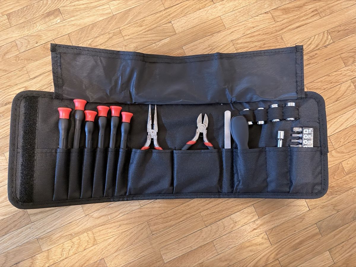 Tutti gli attrezzi: Werkzeugtasche mit Schraubendrehern und Zangen – Usato da Zürich venduto da Gadgets2020