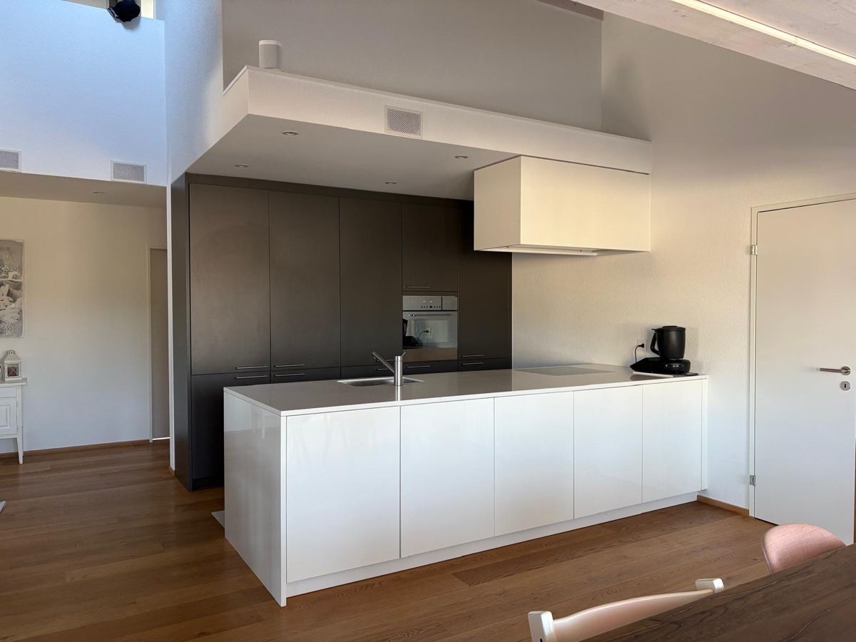 Cucine complete: Moderne Küche Weiss/Anthrazit – Usato da Hochfelden venduto da Pasci_84