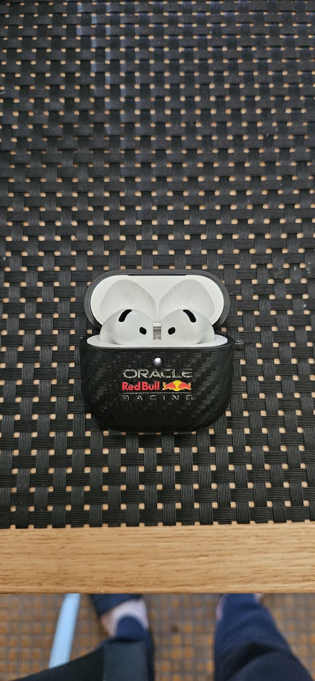 Apple Kopfhörer: Apple Airpods 4 ANC – Gebraucht aus Geneve von gezcx