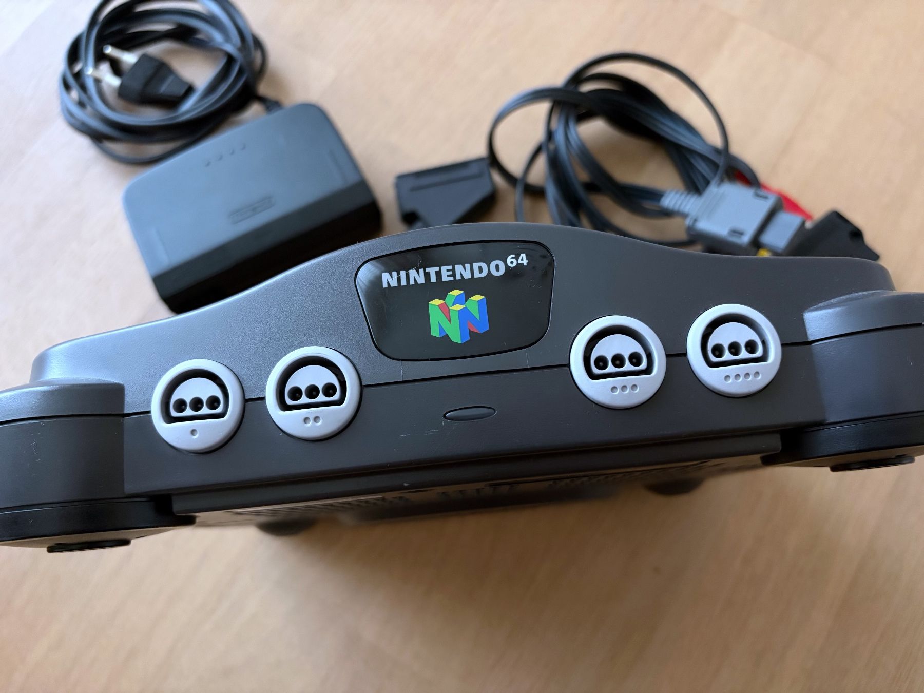 Nintendo Console: Nintendo 64 Konsole mit 4 Controller & Games im Set – Usato da Wollerau venduto da wintersnowflake 3