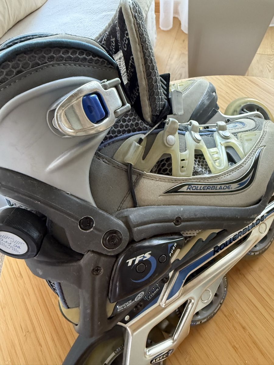 Altri accessori: Top Rollerblade Aero 10 Inline Skates Gr. 37 + Protektoren S – Usato da Zürich venduto da Elena_8 6