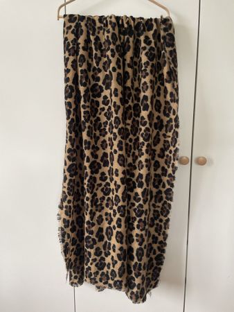 Weicher Schal / Stola mit Leoparden-Muster (103 x 208 cm)
