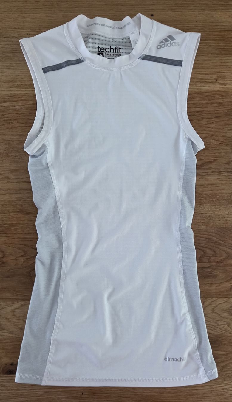 Adidas T-shirt: Adidas techfit compression climachill – Usato da Beinwil am See venduto da gabipetrovay