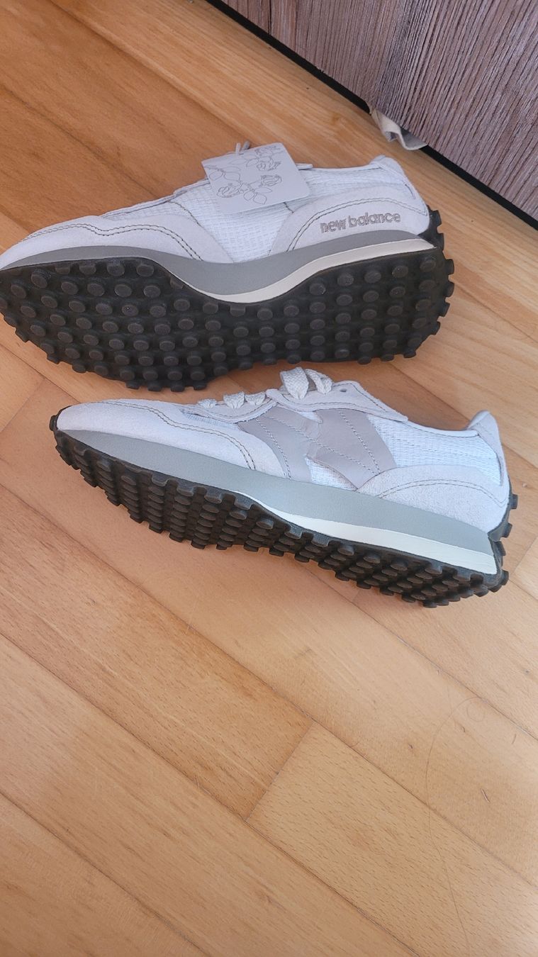 New Balance Damenschuhe: new balance 327 38.5  – Neu (gemäss Beschreibung) aus Echallens von frimousse2008 2