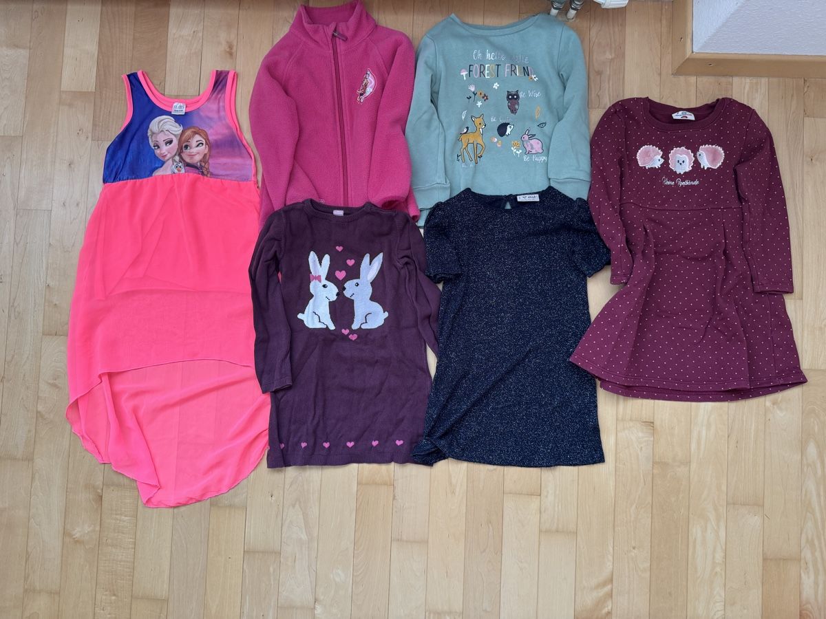 Lotti & Set di vestiti: 33-teiliges Mädchen-Kleiderpaket Gr. 110 – Usato da Möhlin venduto da tiio 1