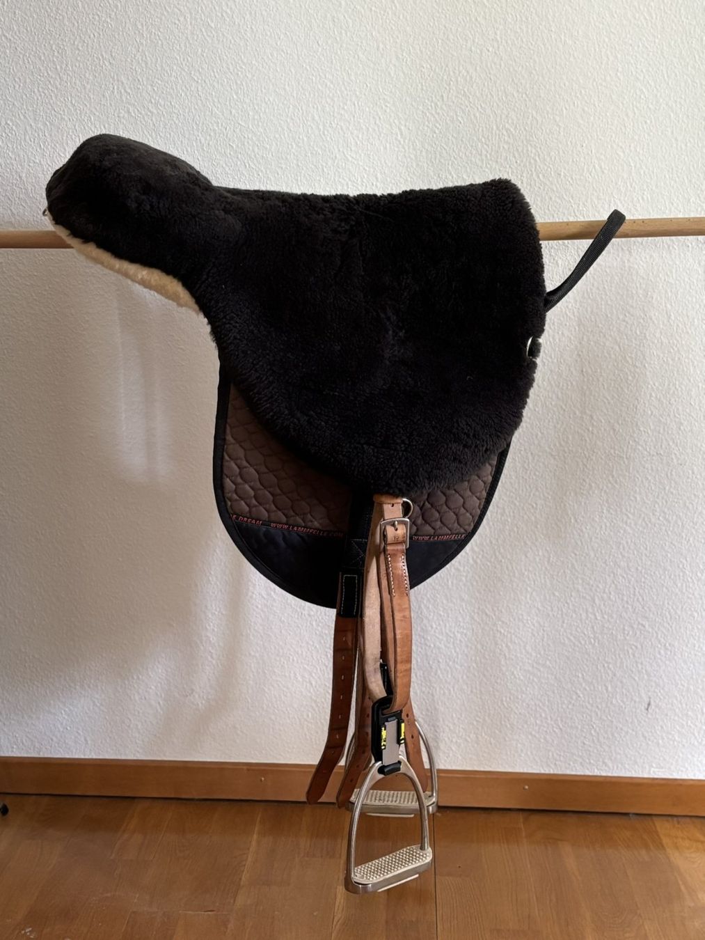 Christ Selles, accessoires: Fellsattel Christ Basic plus, Sattelgurt, Steigbügel – D'occasion à Zürich par BernhardL01 1
