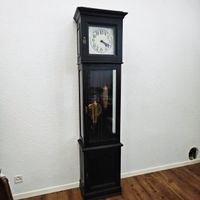 Schwarze Standuhr, Antik Stil, funktioniert einwandfrei.