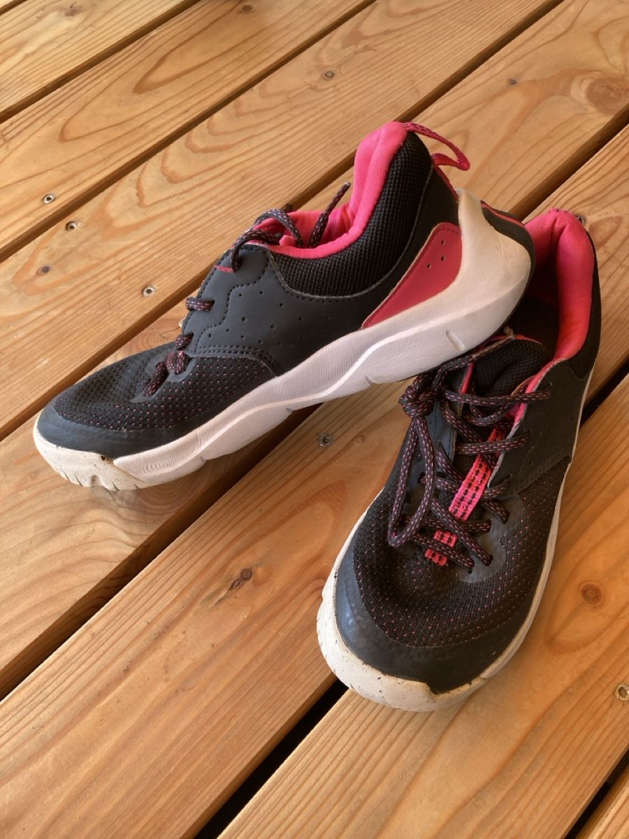 Schuhe für Mädchen: Hallenturnschuhe, GR. 27 – Gebraucht aus Felsberg von kat_v2cm 1