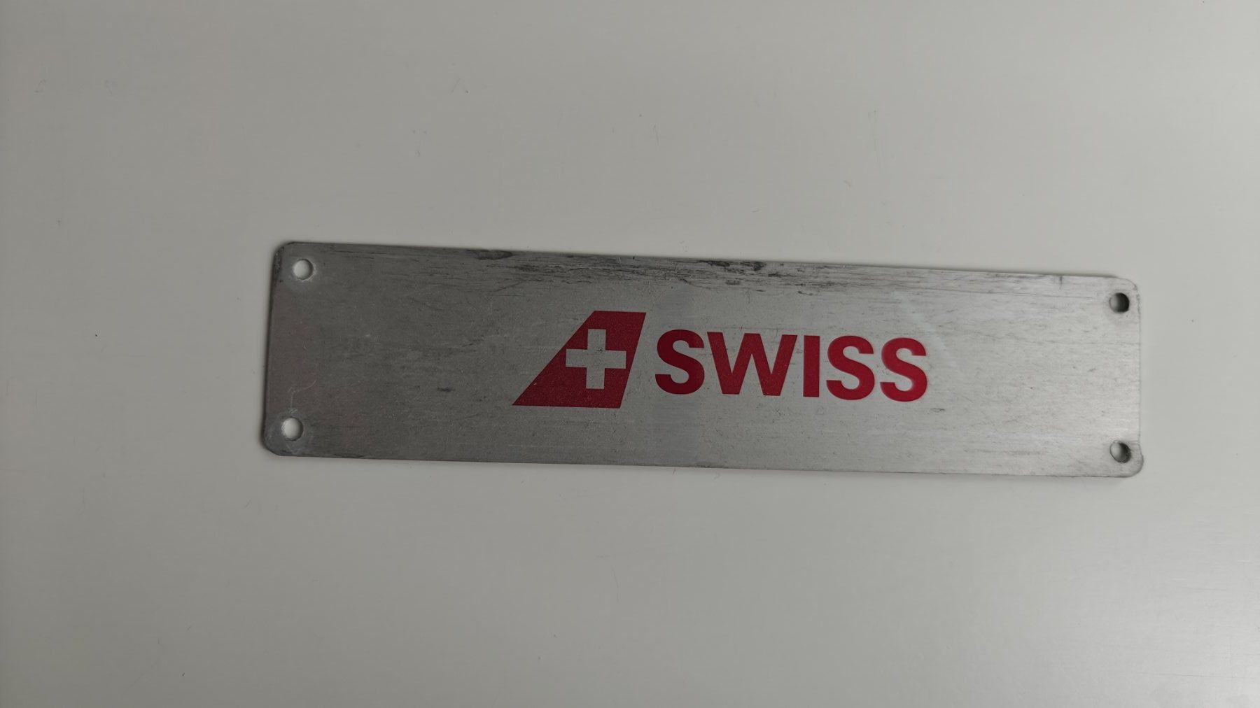 Schilder: Swiss Plakette von Flugzeugtrolley – Gebraucht aus Thalwil von Tindra01