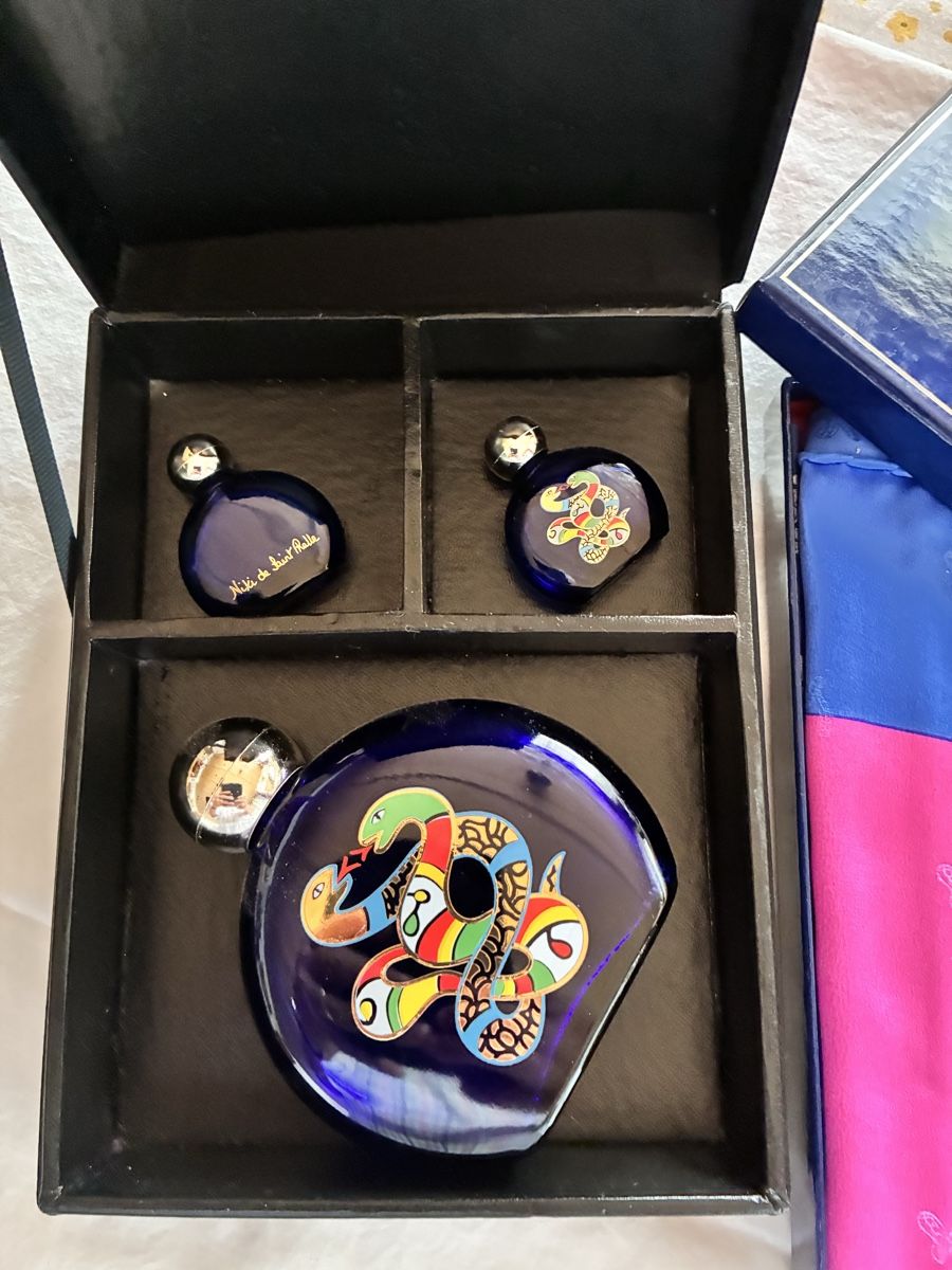Sculture & Statue: Niki De Saint Phalle Box und Schal – Usato da Steinach venduto da cgo_29jv 2