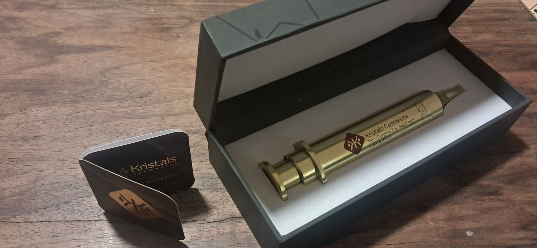Cura del viso: Kristals Cosmetics Ruby Eye Applicator, Neuwertig – Usato da Interlaken venduto da lie_8shj