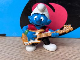 Schlumpf mit E-Gitarre
