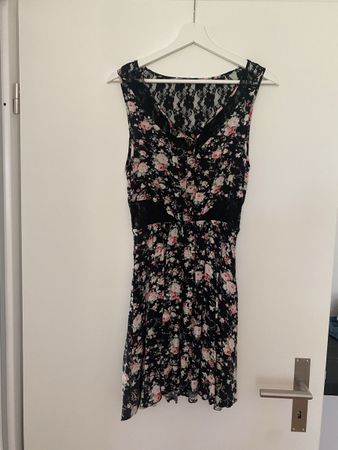 REVIEW Blumen Kleid Spitze Grösse XS guter Zustand