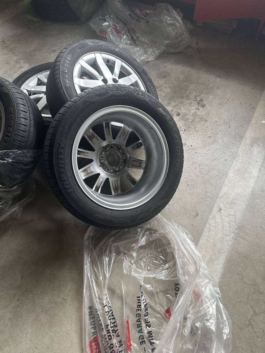Renault Cerchioni: Autoreifen mit Felgen – Usato da Zeiningen venduto da GujerD