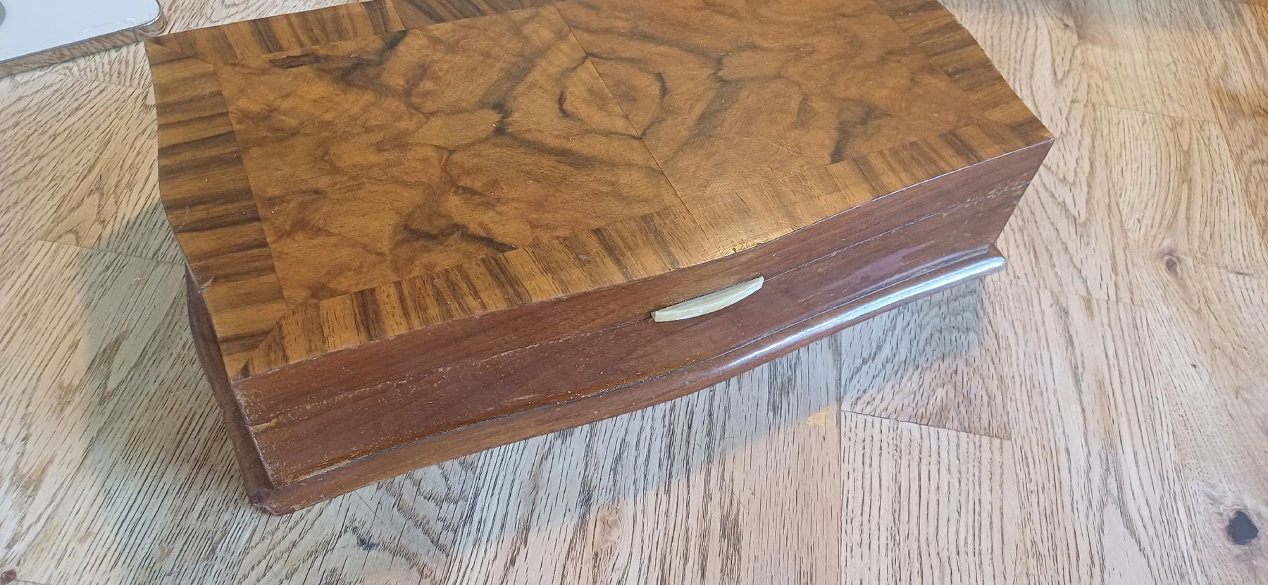 Articles en bois: Schöne Schatulle Nussbaum  – D'occasion à Flawil par Naphtali 3