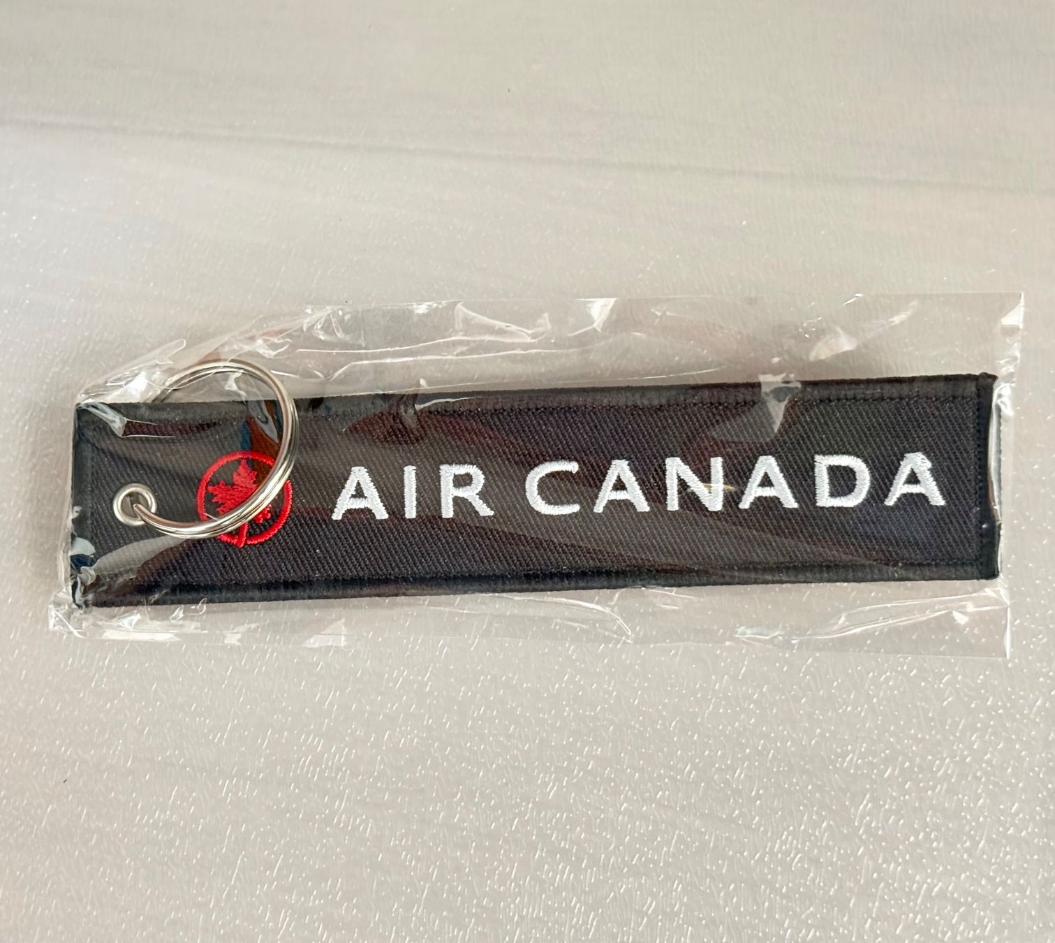 Porte-clés: Porte-clés "Remove before flight" - Air Canada Noir – Neuf (Voir description) à Denges par peumens