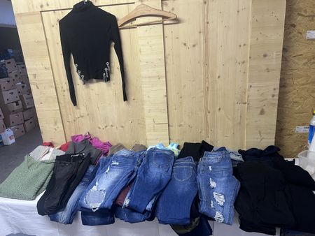 Kleiderpaket Damen ,Grösse S (80)