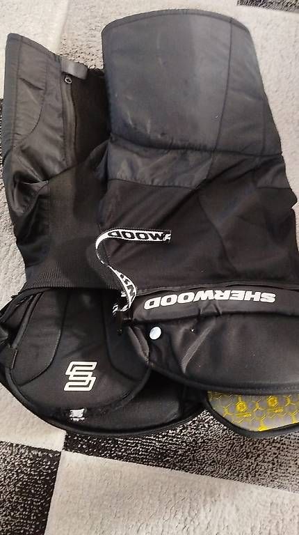 Pantaloni: Pantaloni hockey senior – Usato da Gordevio venduto da Mau760