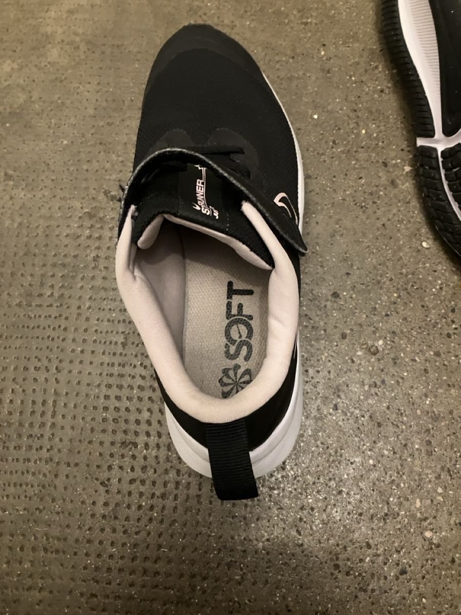 Nike Schuhe für Jungen: Hallenturnschuhe Nike – Gebraucht aus Solothurn von PaulHase 5