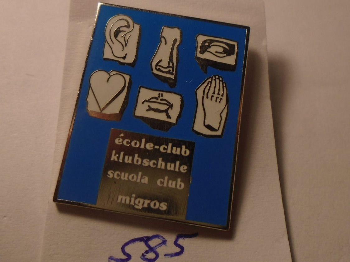 Placchette & Badge: 1 Migros Klubschule Pin (585) – Usato da Winterthur venduto da Beli2000