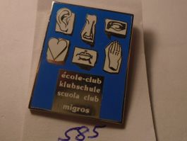 1 Migros Klubschule Pin (585)