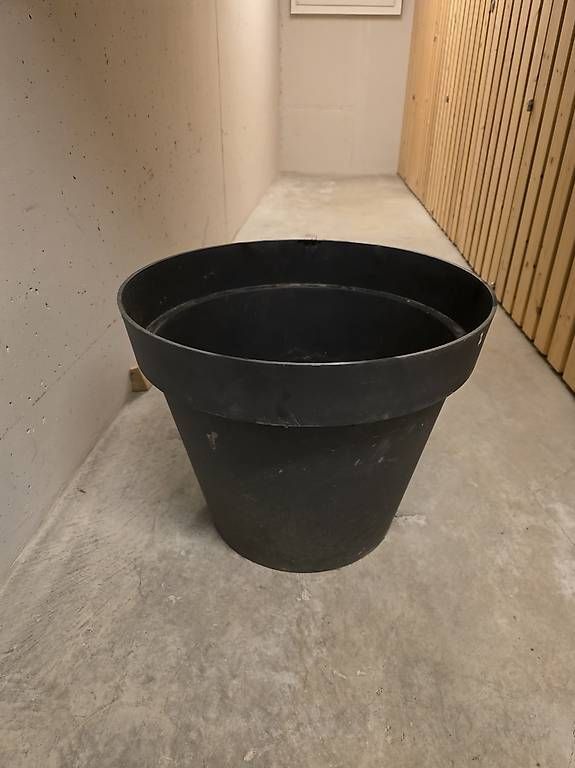 Vasi per fiori: Blumentöpfe zu verkaufen
 – Usato da bischofzell venduto da mayk25