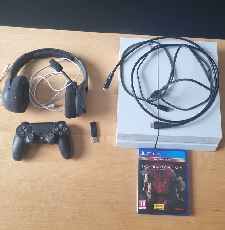 Playstation 4, headset, controller und game Kaufen auf Ricardo