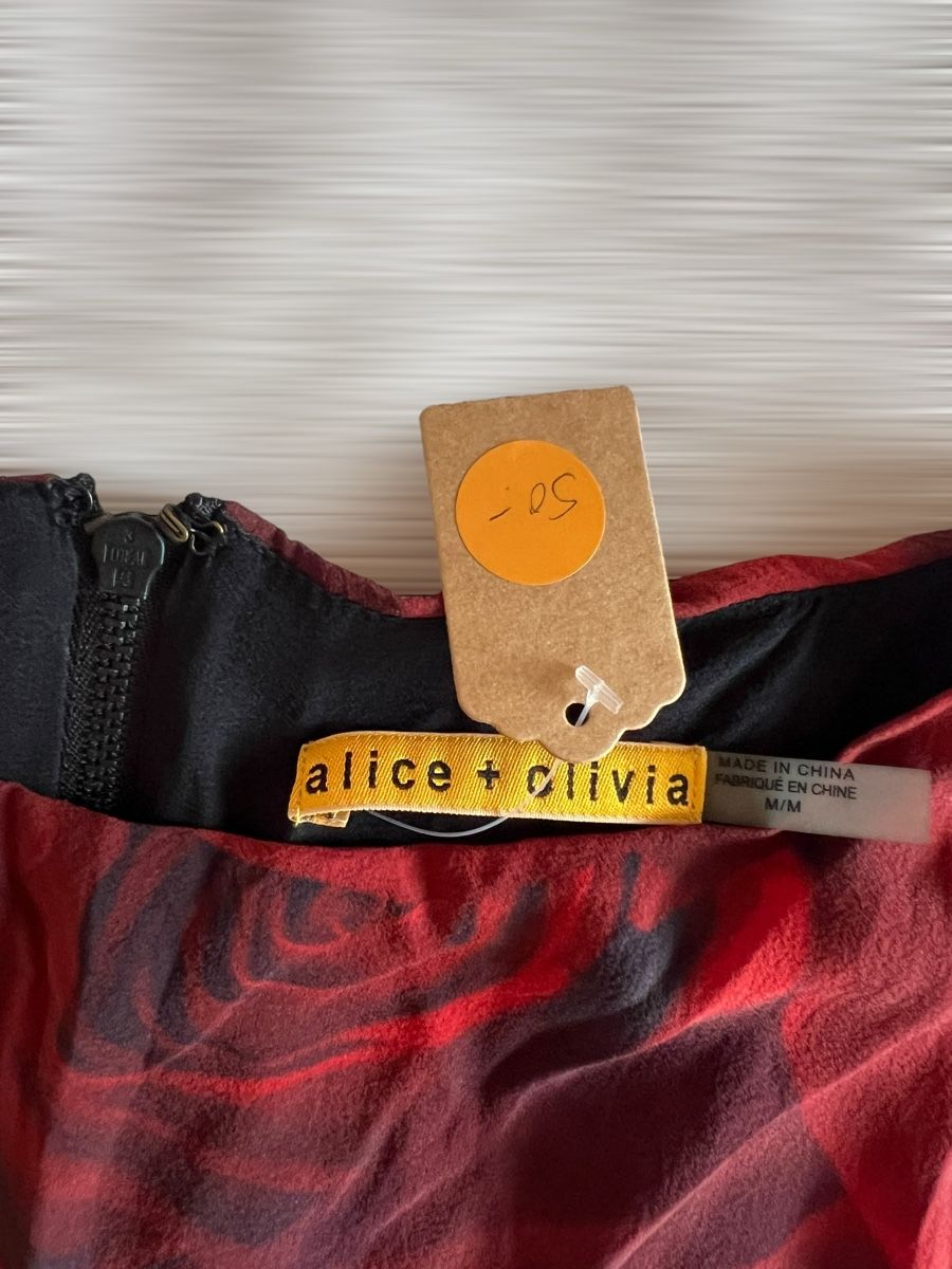 Kleider: Robe Alice + Olivia à imprimé roses rouges Taille M – Gebraucht aus Lausanne von Stephaniesdressing 4